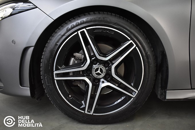 MERCEDES-BENZ A 180 d Automatic Premium